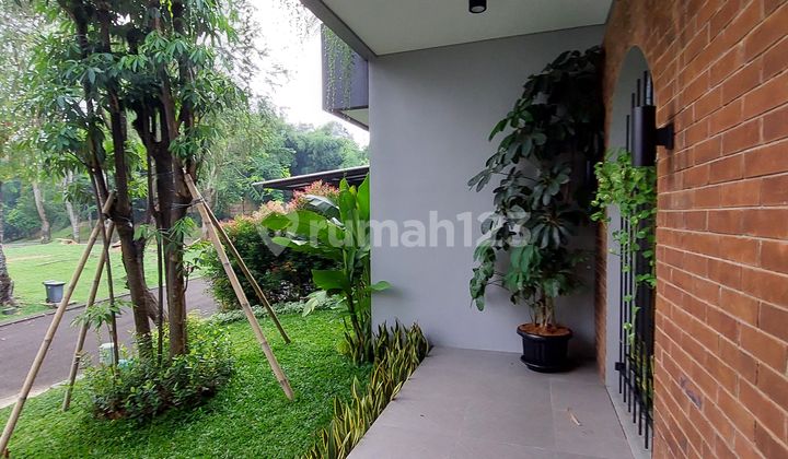 Rumah Full Renovasi dengan Rooftop dan Balcony di BSD City Rumah Full Renovasi dengan Rooftop dan Balcony di BSD City