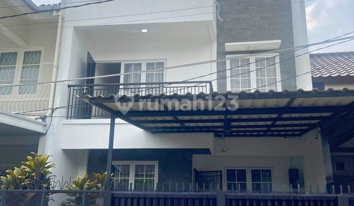 House with a Strategic Location and Comfortable Environment in Bintaro Jaya Sector 5