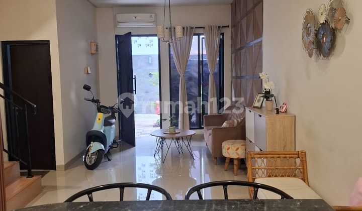 House Near Toll Gate Within a Cluster Around Graha Raya Bintaro