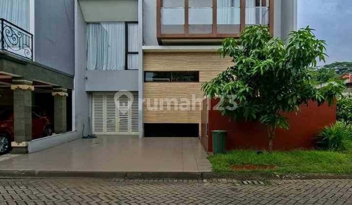Nice House with a Spacious Front Yard Garden in Bintaro Jaya Sector 7