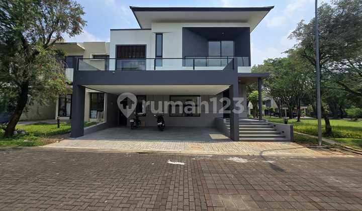 Rumah Mewah Bangunan Mandiri Lingkungan Hijau Di Bsd City