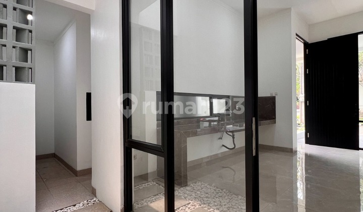 Rumah 2 Lantai Baru Hoek Bebas Banjir di Bintaro Jaya Sektor 9