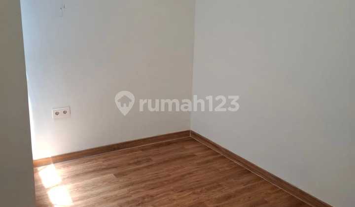 New Flood-Free House Near Parigi Toll Gate in Bintaro 2