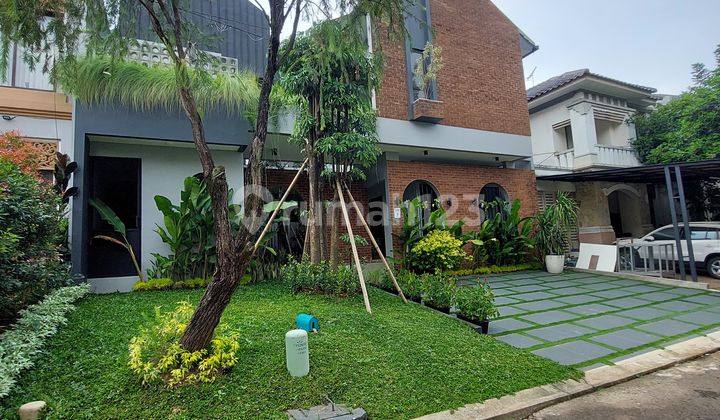 Rumah Full Renovasi dengan Rooftop dan Balcony di Bsd City