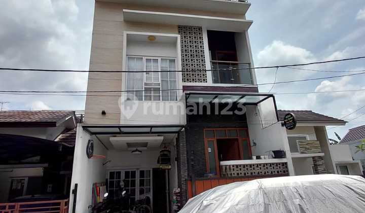Split Level Self-Build House in a Cluster in Jombang Split Level Self-Build House in a Cluster in Jombang