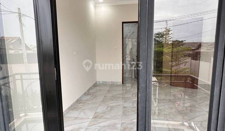 Rumah Clasic 2,5 lantai Dekat Jln Raya Jatiwaringin Pondok Gede 2