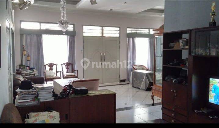 Di  Rumah Siap Huni dan Tenang lokasi di Jalan Sambas, Kebayoran Baru, Jakarta Selatan. 2