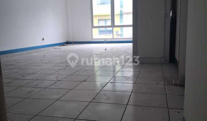For Sale Fast 4-Story Shop House in Complex Strategic Location in Matraman, East Jakarta 2