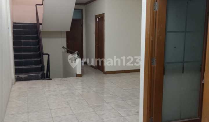 Ruko Bkr Tiga Lantai Disewakan