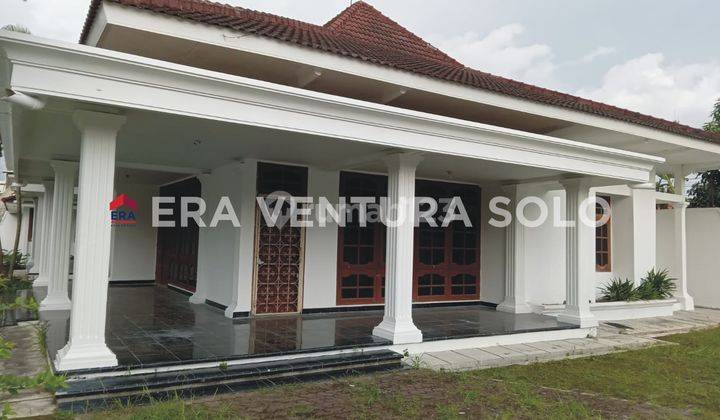 Rumah Mewah Strategis Jajar Solo 1