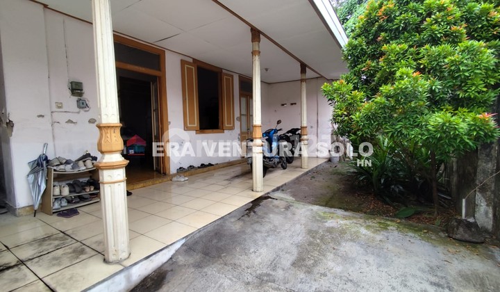 Rumah  Lama Terawat Gandekan Solo 1
