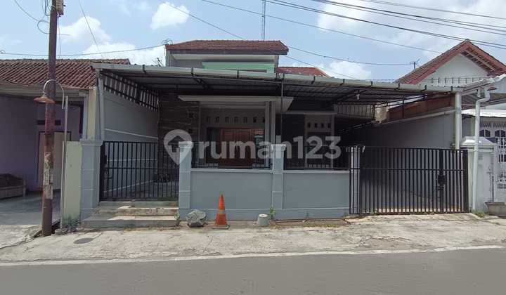 Strategic Ready-to-Use House in Sawahan