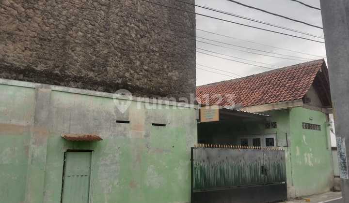 Rumah Lama Strategis Karangasem Solo 2