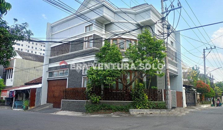 Luxury Ready-to-Occupy House in the Center of Solo City 1