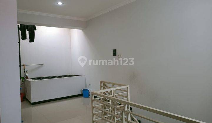 Rumah Modern Minimalis Tengah Kota Solo 2