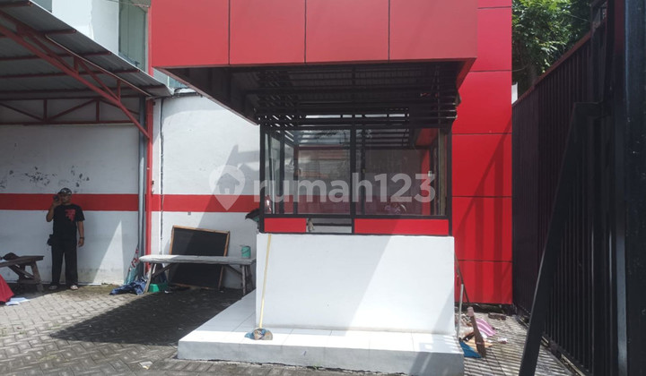 For Rent: Ready-to-Use Commercial House on Arjuna Street, Central Surabaya For Rent: Ready-to-Use Commercial House on Arjuna Street, Central Surabaya