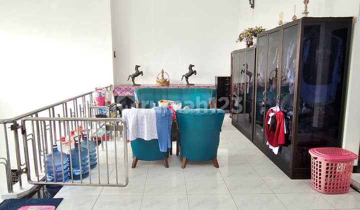 For Sale, Ready-to-Occupy Hook House in Manyar Tirtoasri, East Surabaya 2