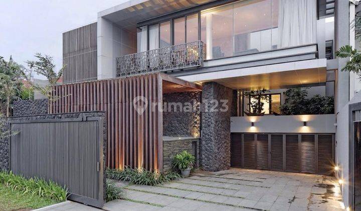 RUMAH MEWAH PATAL SENAYAN 2 LANTAI 2