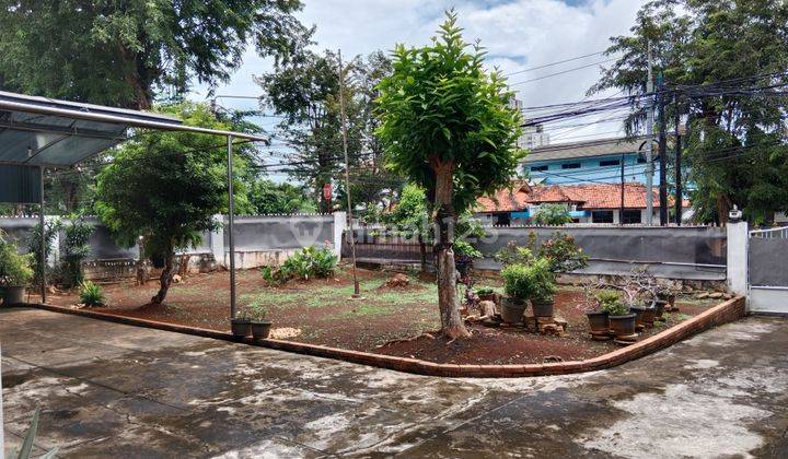 RUMAH LAMA HITUNG TANAH PINGGIR JALAN RAYA