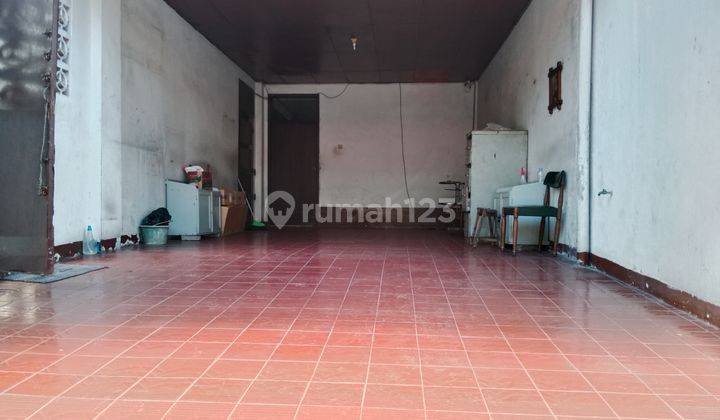 RUMAH LAMA HITUNG TANAH PINGGIR JALAN RAYA