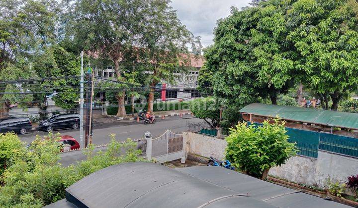 RUMAH LAMA HITUNG TANAH PINGGIR JALAN RAYA