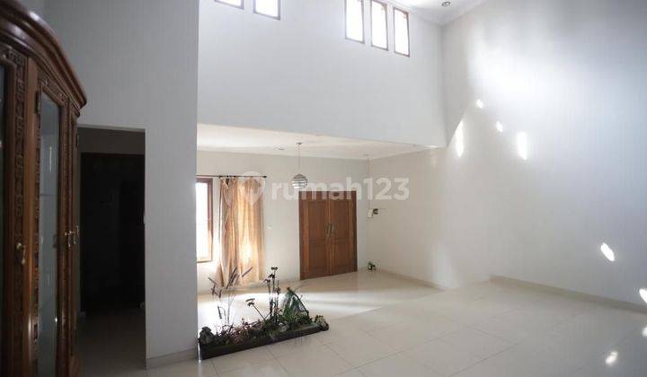 DISEWAKAN RUMAH TINGGAL ATAU BISA UNTUK KANTOR