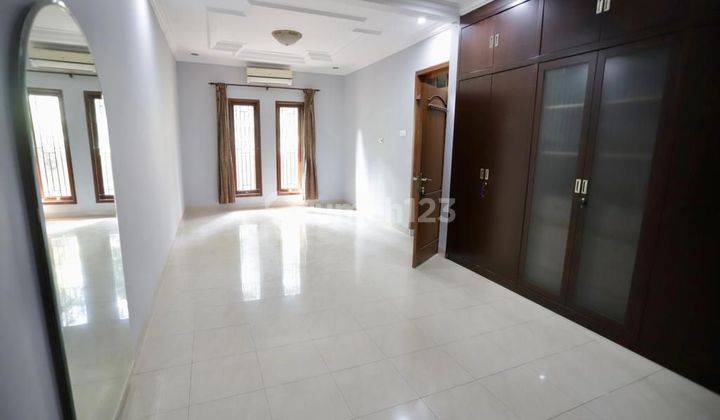 DISEWAKAN RUMAH TINGGAL ATAU BISA UNTUK KANTOR