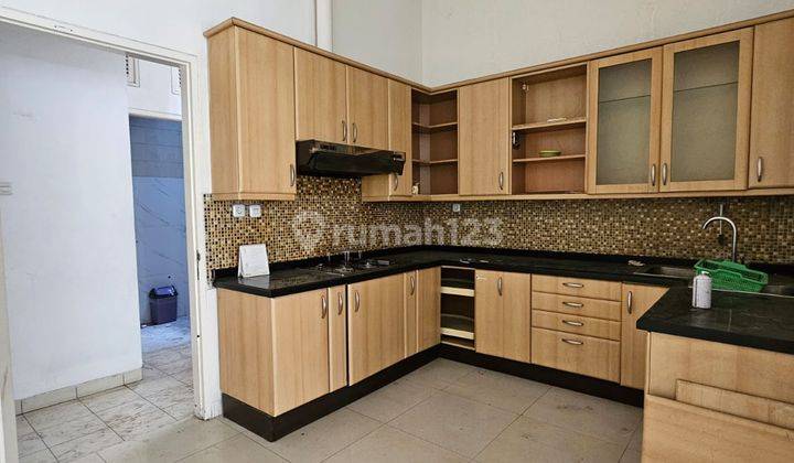 DISEWAKAN RUMAH TINGGAL ATAU BISA UNTUK KANTOR