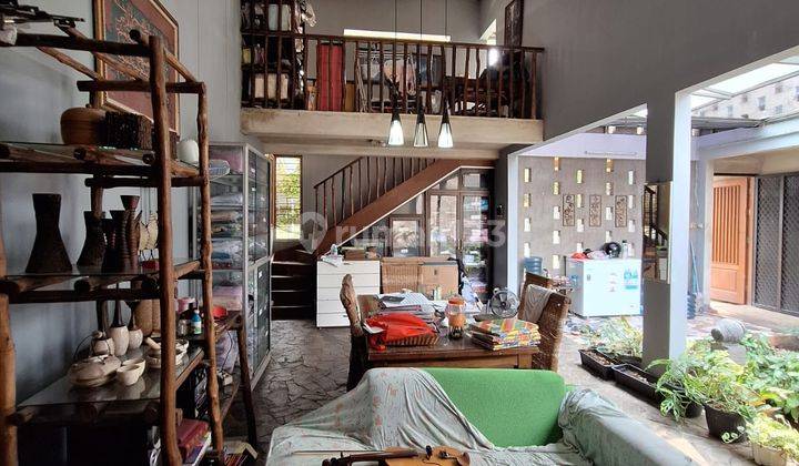 DIJUAL RUMAH DIREMPOA BERGAYA INDUSTRIAL 1