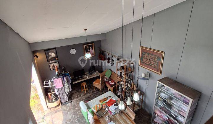 DIJUAL RUMAH DIREMPOA BERGAYA INDUSTRIAL 12