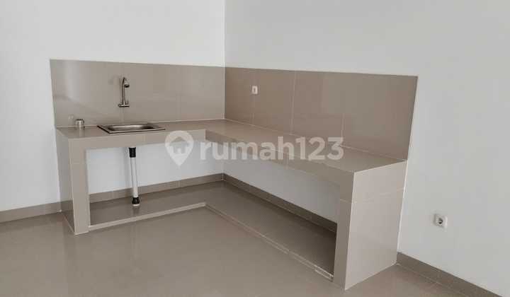 Ready to Occupy, Shop House, Two-Tone Mangga Besar 4 Floors, SHM, Near City Bus Access 2