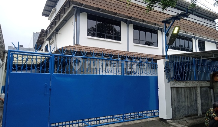 1450 m2 Gudang Jalan Utama HGB Bagus Kayu Putih, Jakarta Timur akses container 20 feet 