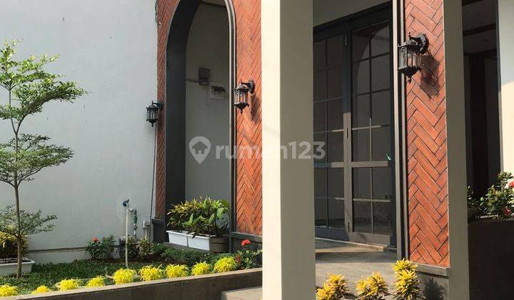 Rumah 2 Lantai Bagus SHM di Cempaka Putih, Jakarta Pusat 1