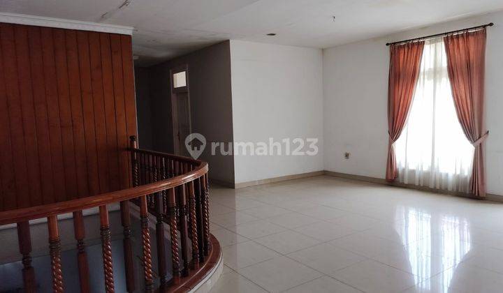 Rumah 2 Lantai Bagus Semi Furnished SHM di Janur Kuning, Jakarta Utara 2