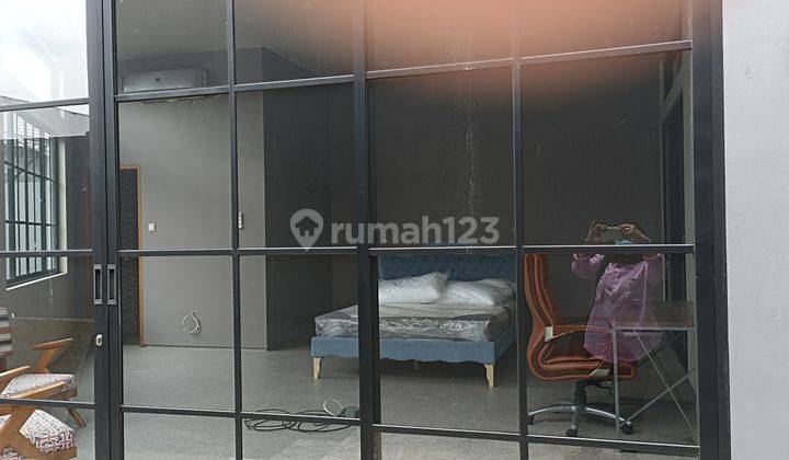 Rumah Gaya Industrial Kontemporer di Lebak Lestari Lebak bulus Jakarta Selatan