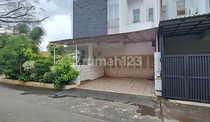 Hook House S'pool Furnished Near Toll in Billy Moon East Jakarta 2