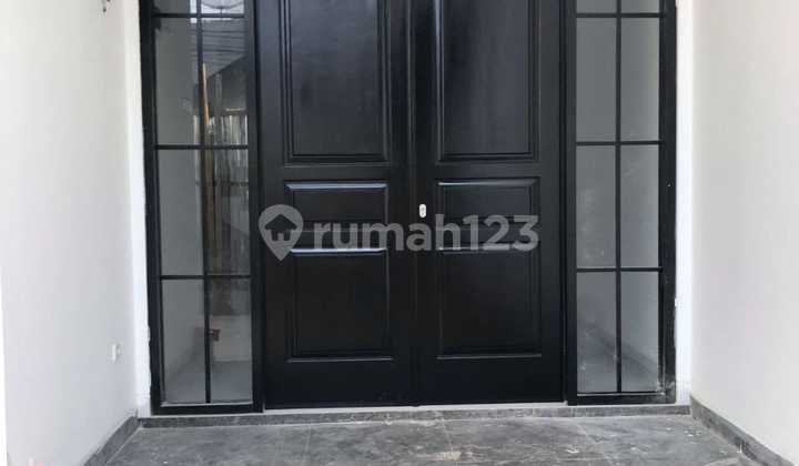 Strategic Ready-to-Occupy House Near Otista Toll in Cipinang, East Jakarta 2