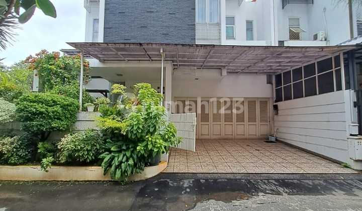 Hook House S'pool Furnished Near Toll in Billy Moon East Jakarta