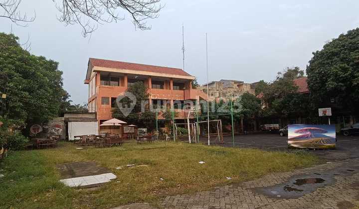 Bonus Land with 3 Buildings Near Karawaci Toll Road, Tangerang, Banten Bonus Land with 3 Buildings Near Karawaci Toll Road, Tangerang, Banten