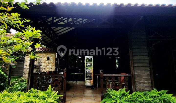 Wide Yard House 2700 M2 by the Highway in Cikunir Bekasi 2