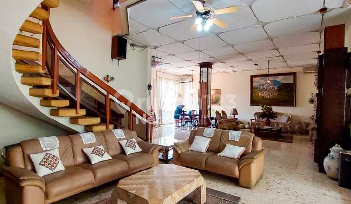 Rumah Pinggir jalan bisa komersil dekat pakubuwono