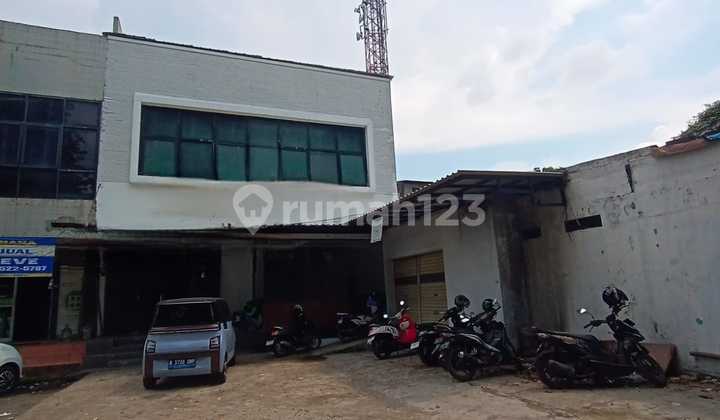 Ruko Gandeng Taman Kebon Jeruk, Parkir Luas