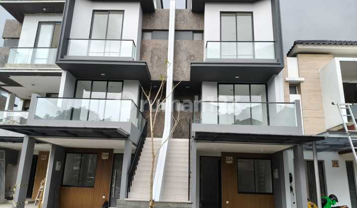 Golf Island 3-Storey House