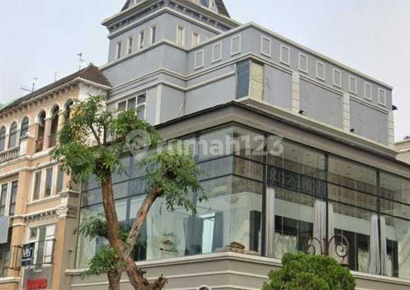 Ruko Metro Broadway Pik, Hadap Jalan