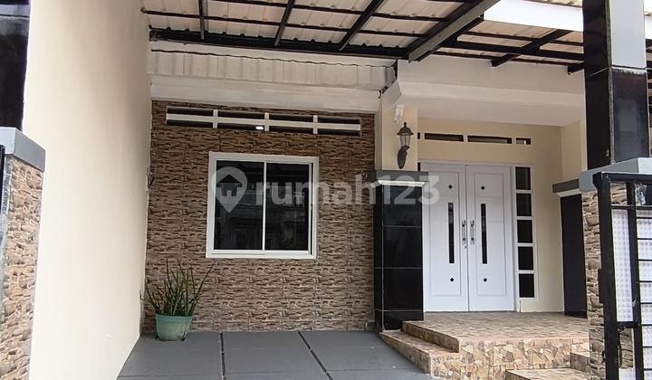 Dijual Cepat Rumah Siap Huni !! Tinggal Bawa Koper Aja Bosqu!! 2