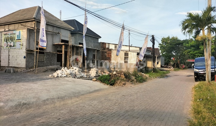 Rumah ready jalan lebar 3 mobil,400 meter jl woltermonginsidi 11