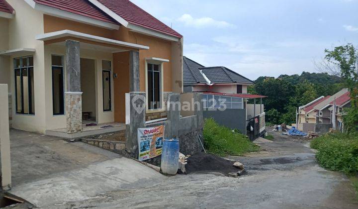 Rumah ready 3 kamar tidur di perum UNNES ,2 menit pasar sampangan 2