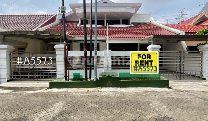 A5573 Kutisari Rumah 2 Lantai Furnish Dekat Petra Siwalankerto