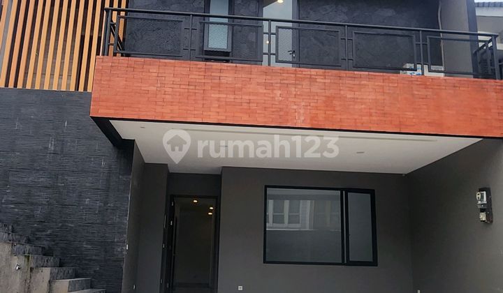 Rumah Mewah Bangunan Baru Sebrang Sport Club Lokasi Bagus Hoek Alam Sutera