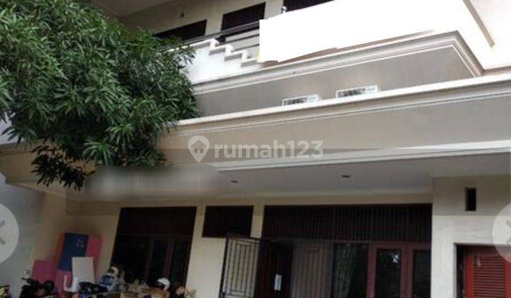 Jual rumah hoek 2 lantai siap huni, hrg dibawah NJOP, jalan 3 mobil, dalam cluster elite. 2